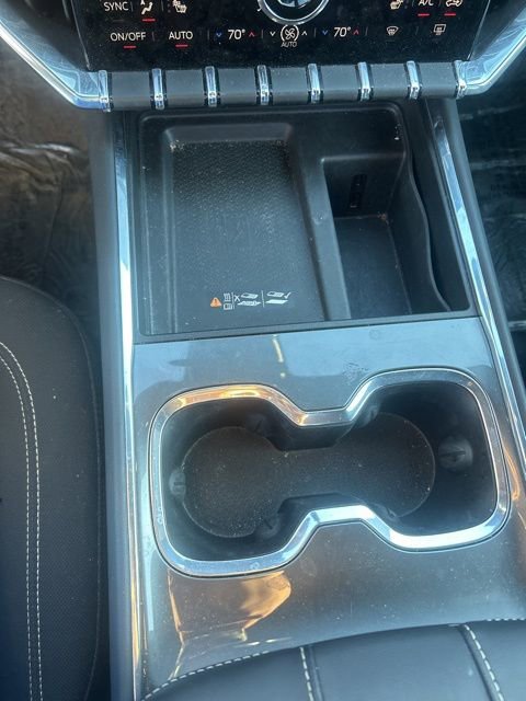 Used 2025 GMC Acadia Elevation AWD/4WD image 12