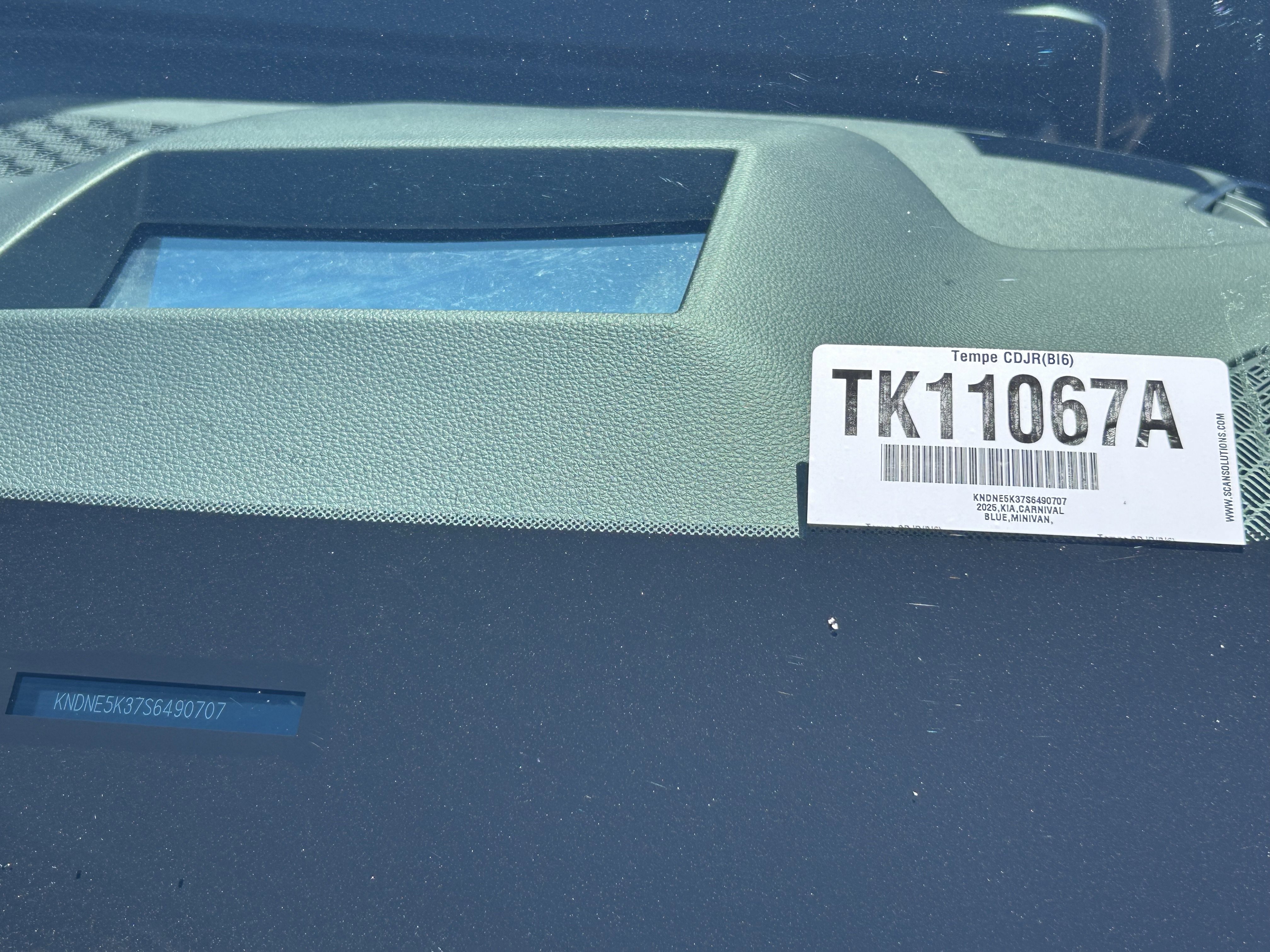 Used 2025 Kia Carnival SX Prestige image 34