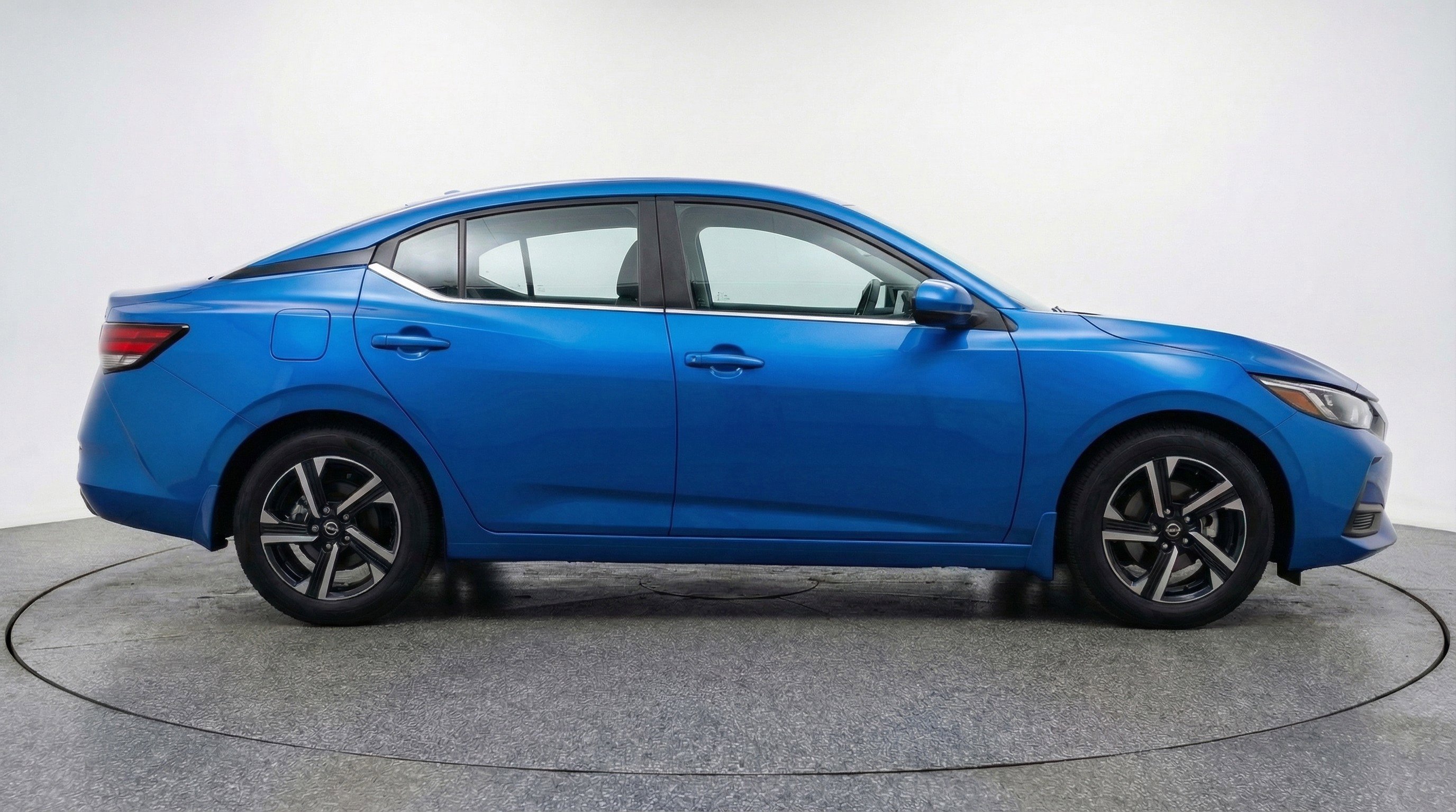Used 2025 Nissan Sentra SV FWD image 11