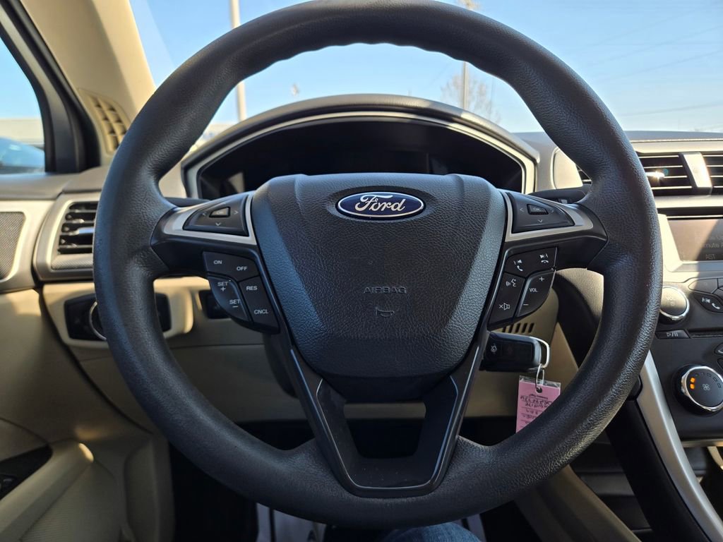 Used 2013 Ford Fusion SE image 16