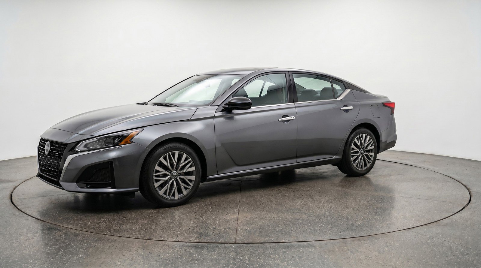 Used 2025 Nissan Altima 2.5 SV FWD image 3