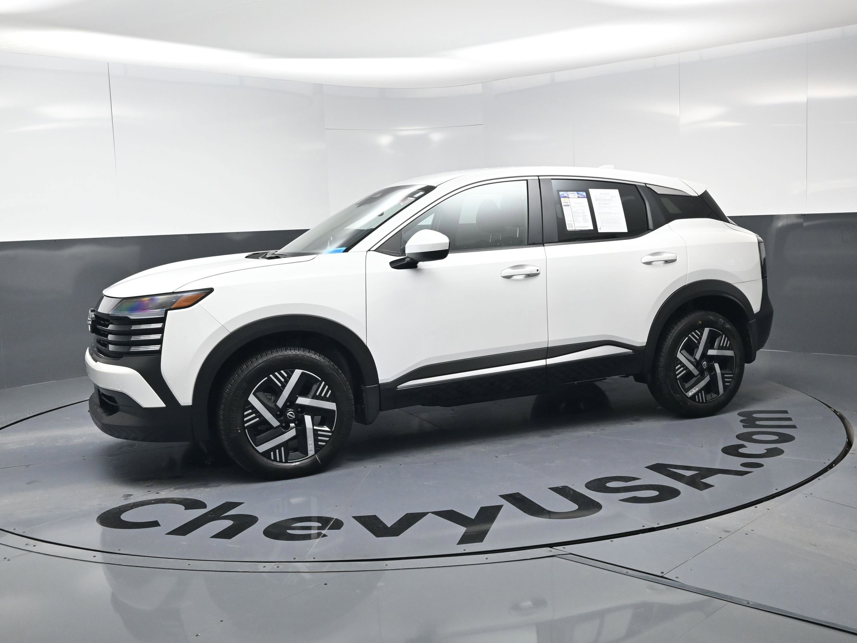 Used 2025 Nissan Kicks SV w/ Charging Package image 12