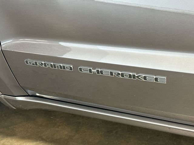 Used 2018 Jeep Grand Cherokee Overland AWD/4WD image 31