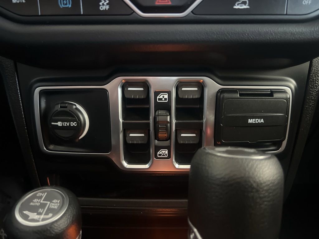 Used 2025 Jeep Wrangler Unlimited Sahara AWD/4WD image 57