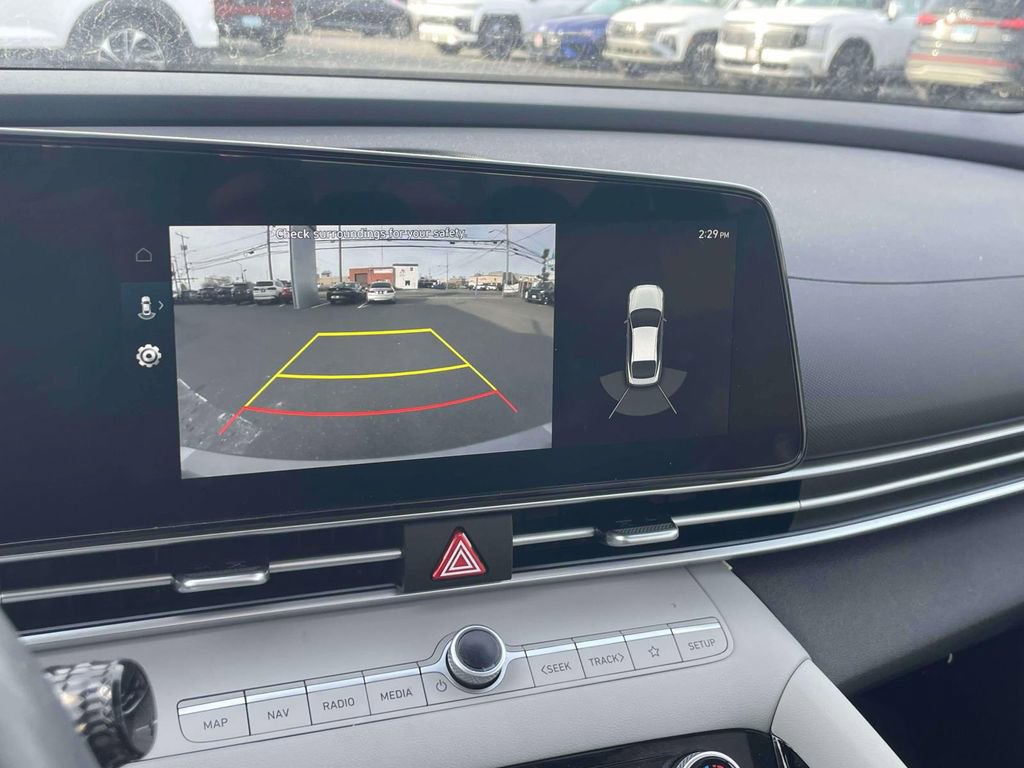 Used 2023 Hyundai Elantra Limited image 29