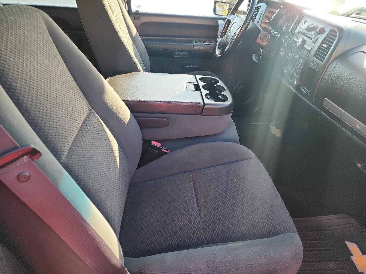 Used 2008 Chevrolet Silverado 2500 LT w/ 1LT Convenience Package AWD/4WD image 14