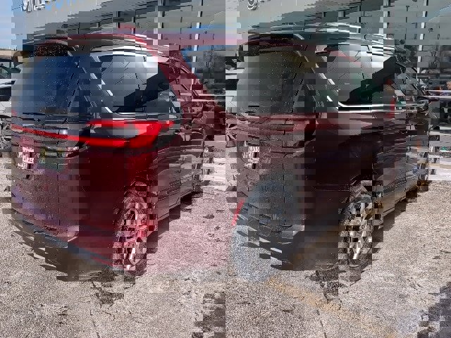 Used 2021 Chrysler Pacifica Touring-L image 4