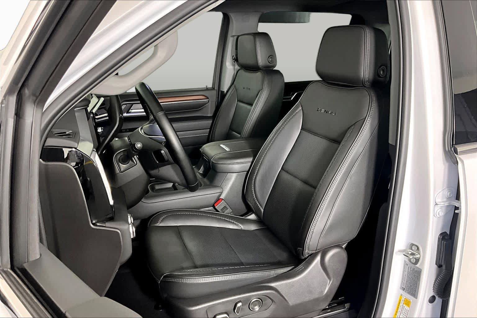 Used 2024 GMC Sierra 2500 Denali w/ Denali Reserve Package AWD/4WD image 8