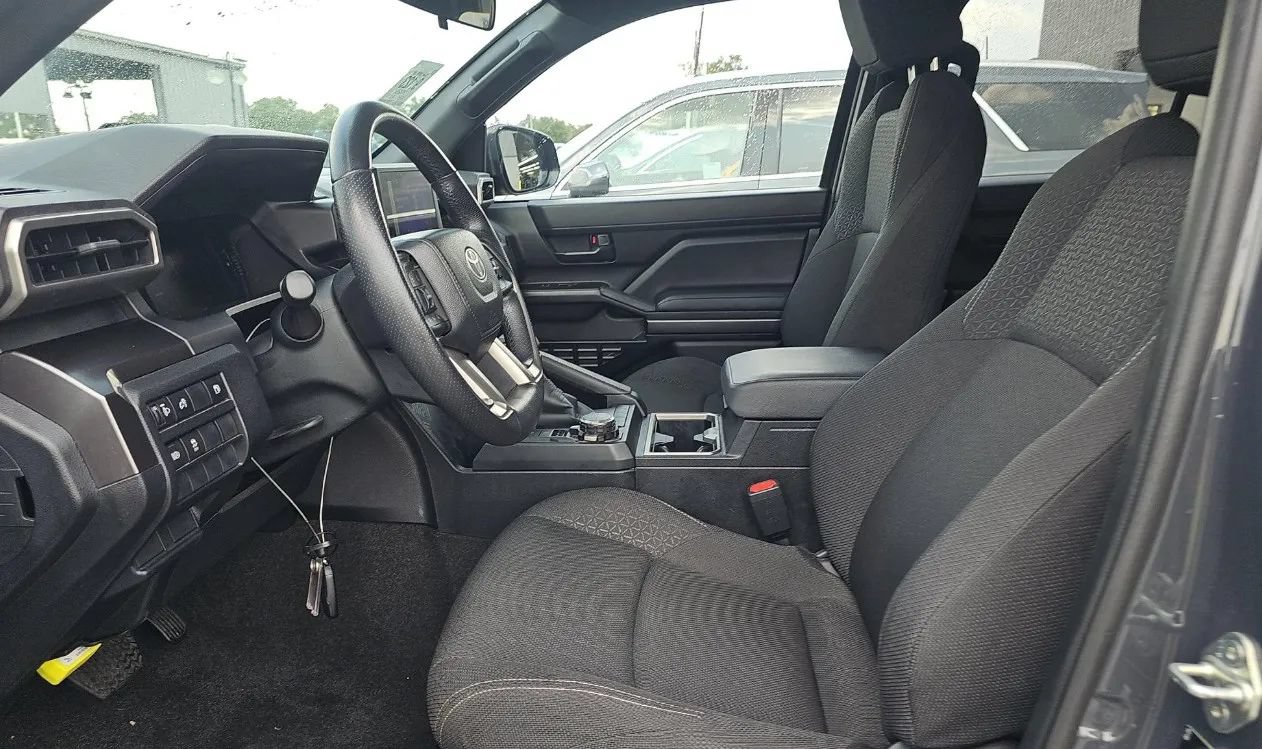 Used 2025 Toyota 4Runner SR5 AWD/4WD image 3