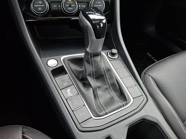 Used 2023 Volkswagen Jetta SE w/ Panoramic Sunroof Package FWD image 19