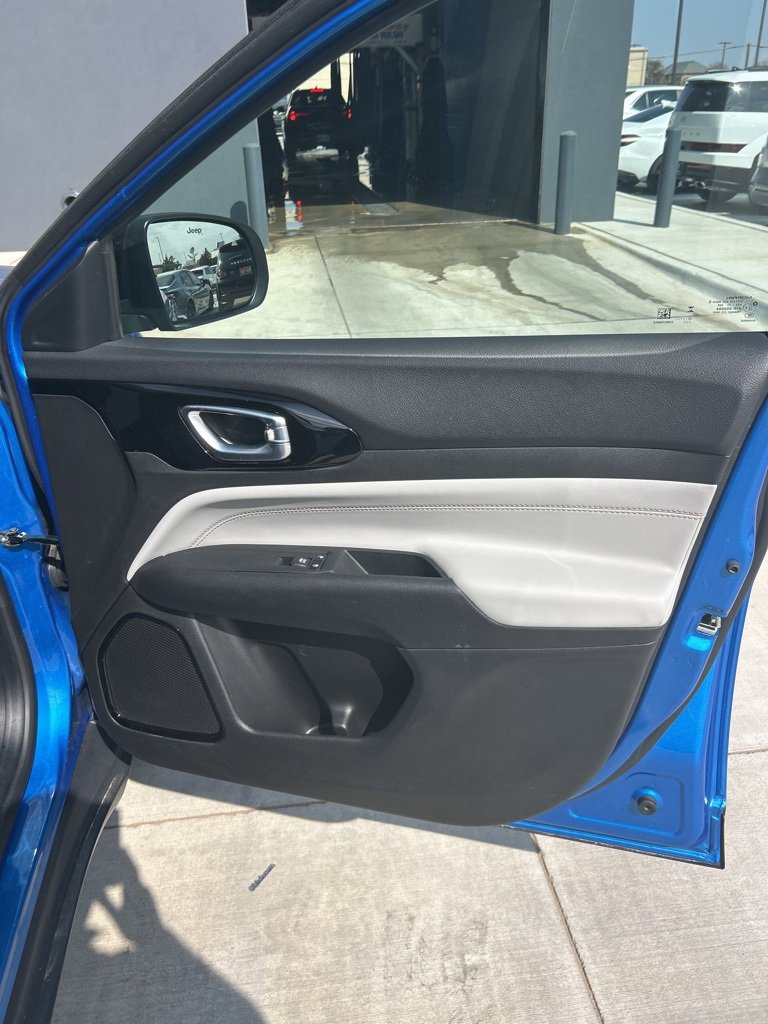 Used 2024 Jeep Compass Limited image 15