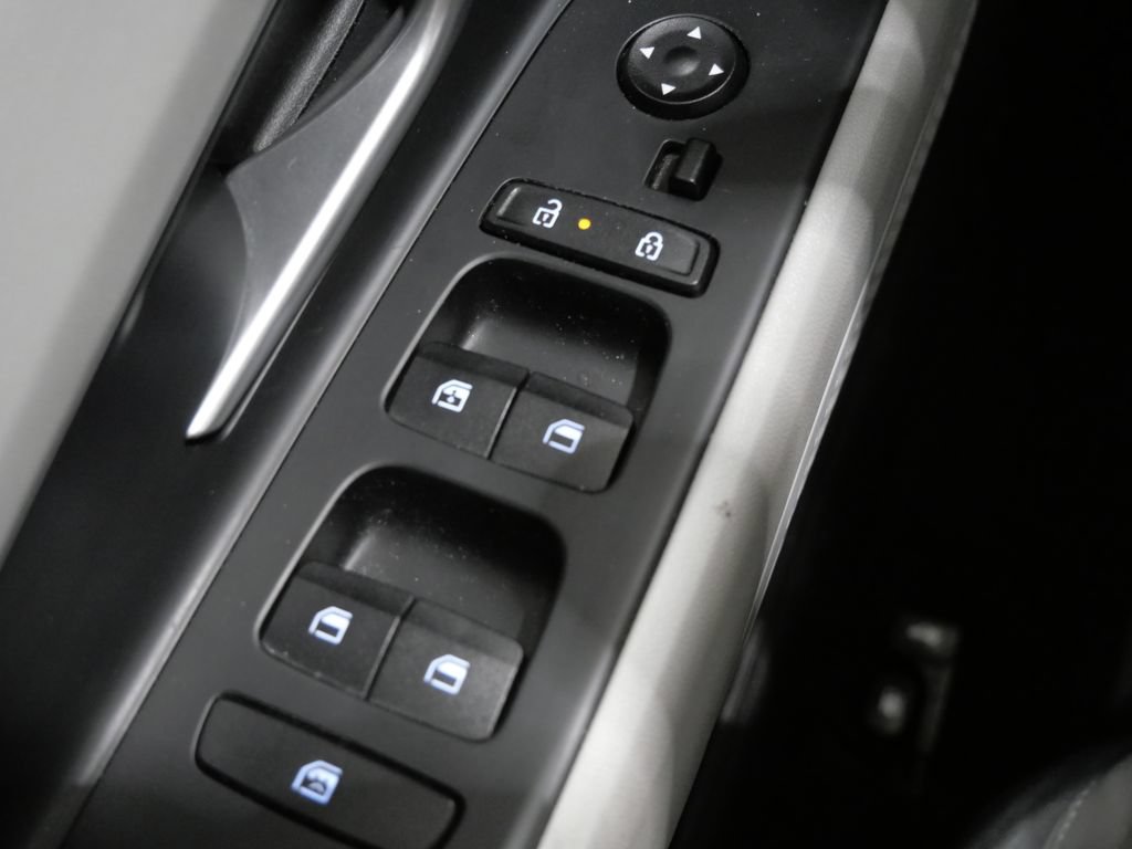 Used 2025 Hyundai Elantra Limited FWD image 14