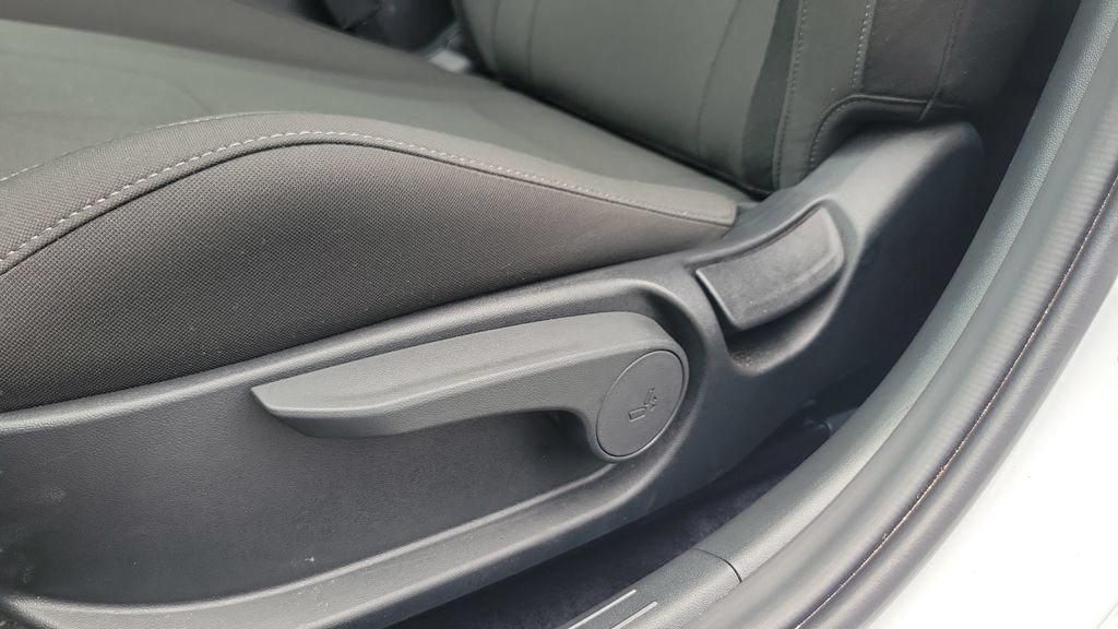 Certified 2025 Hyundai Elantra SEL FWD image 16