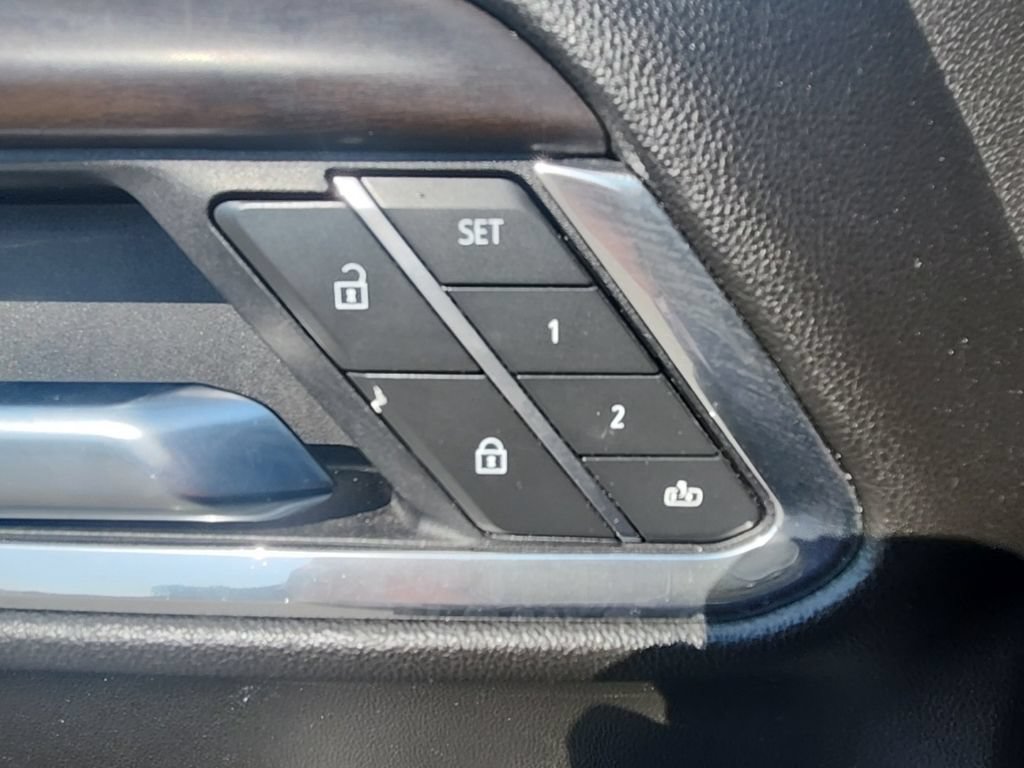 Used 2025 GMC Sierra 1500 SLT RWD image 16