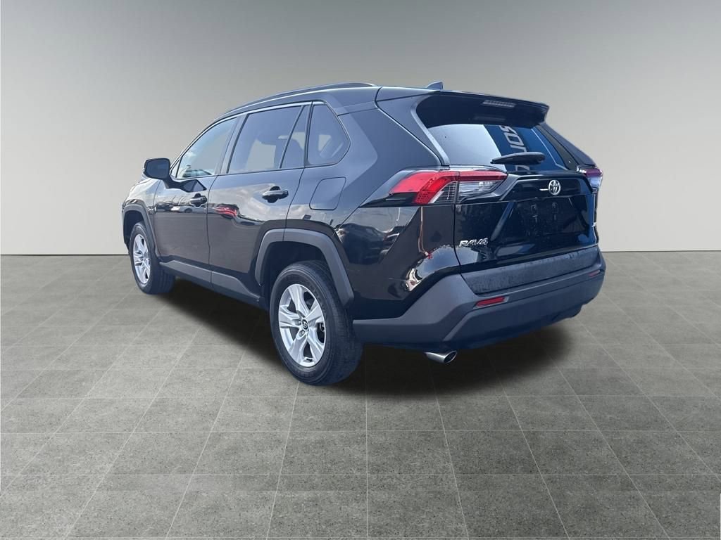 Used 2021 Toyota RAV4 XLE image 3