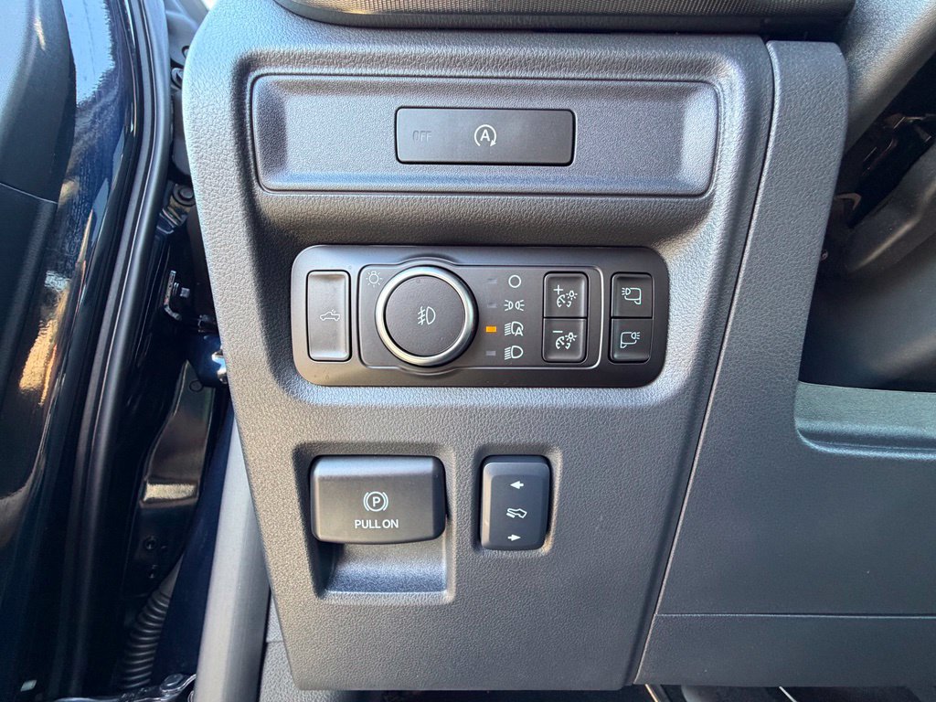 Used 2025 Ford F150 Lariat AWD/4WD image 4