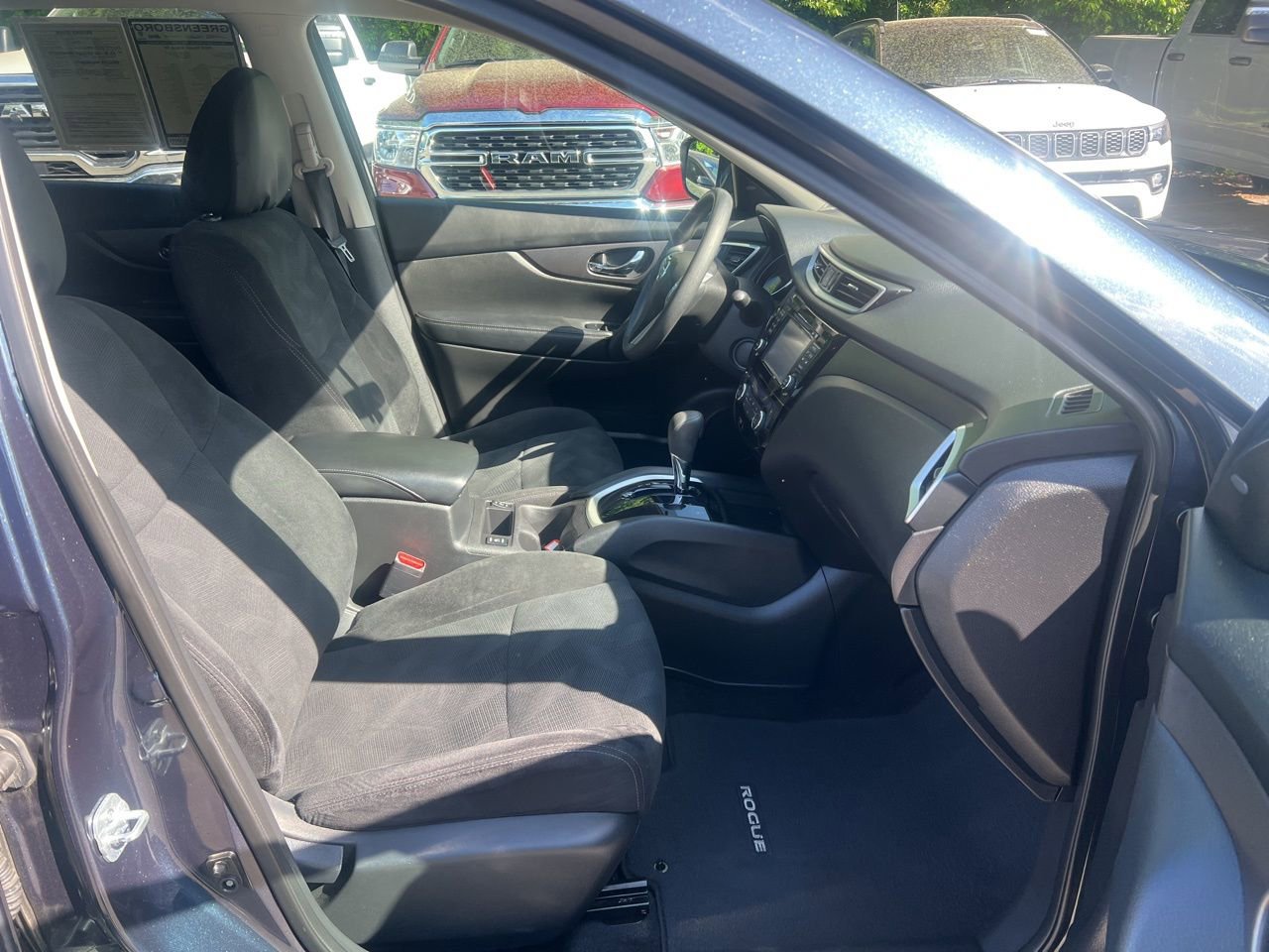 Used 2016 Nissan Rogue SV w/ SV Premium Package image 25