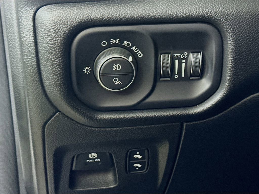 Used 2023 RAM 1500 Laramie AWD/4WD image 21