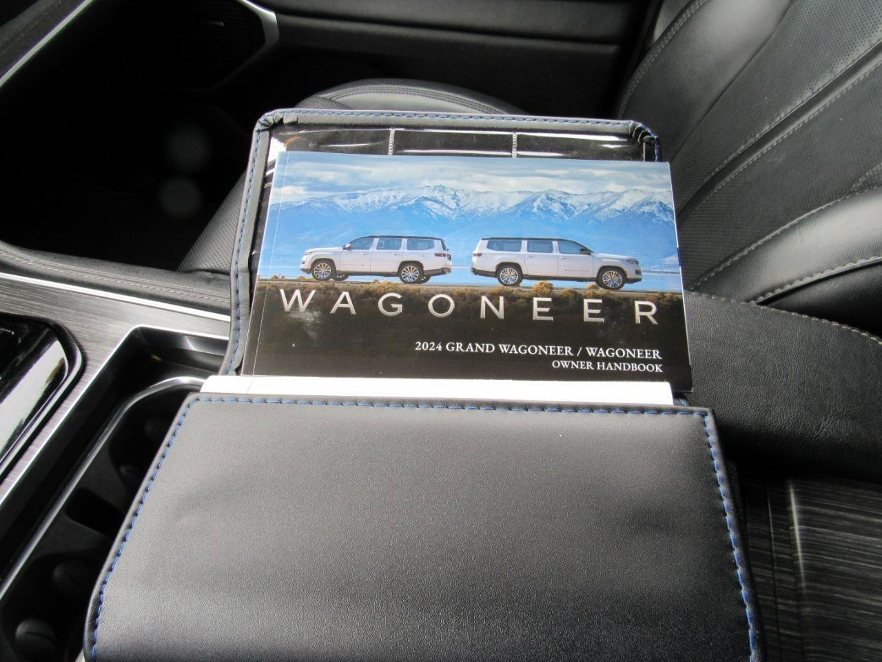 Used 2024 Jeep Wagoneer Series III AWD/4WD image 33