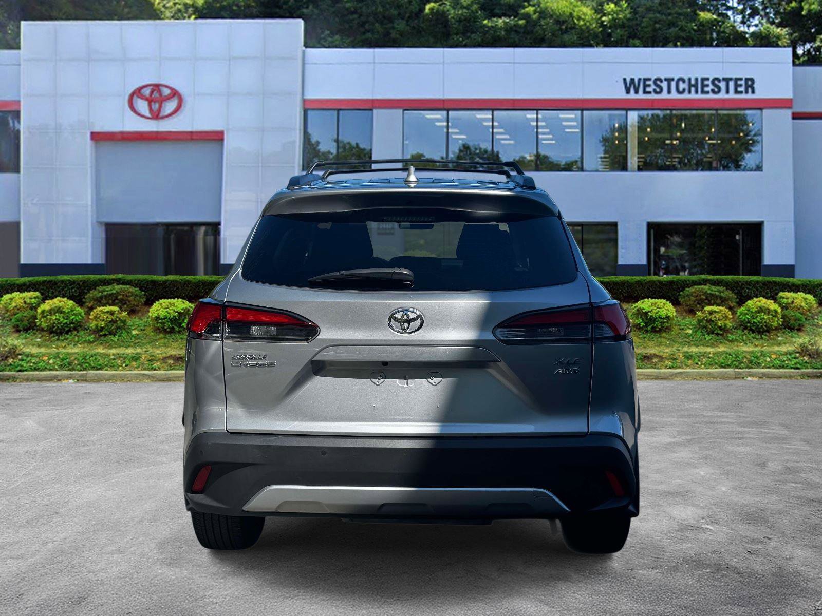 Used 2022 Toyota Corolla Cross XLE w/ Convenience Package AWD/4WD image 6