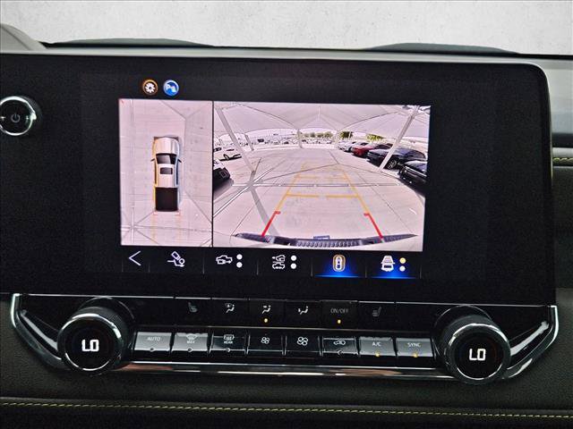 Used 2024 Chevrolet Colorado ZR2 w/ Technology Package AWD/4WD image 12