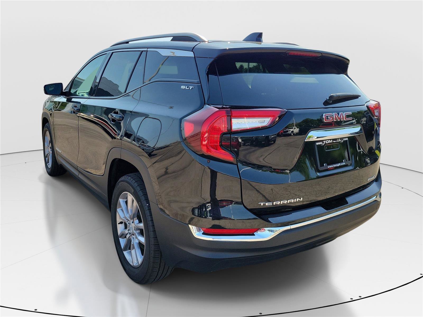 Used 2024 GMC Terrain SLT AWD/4WD image 3