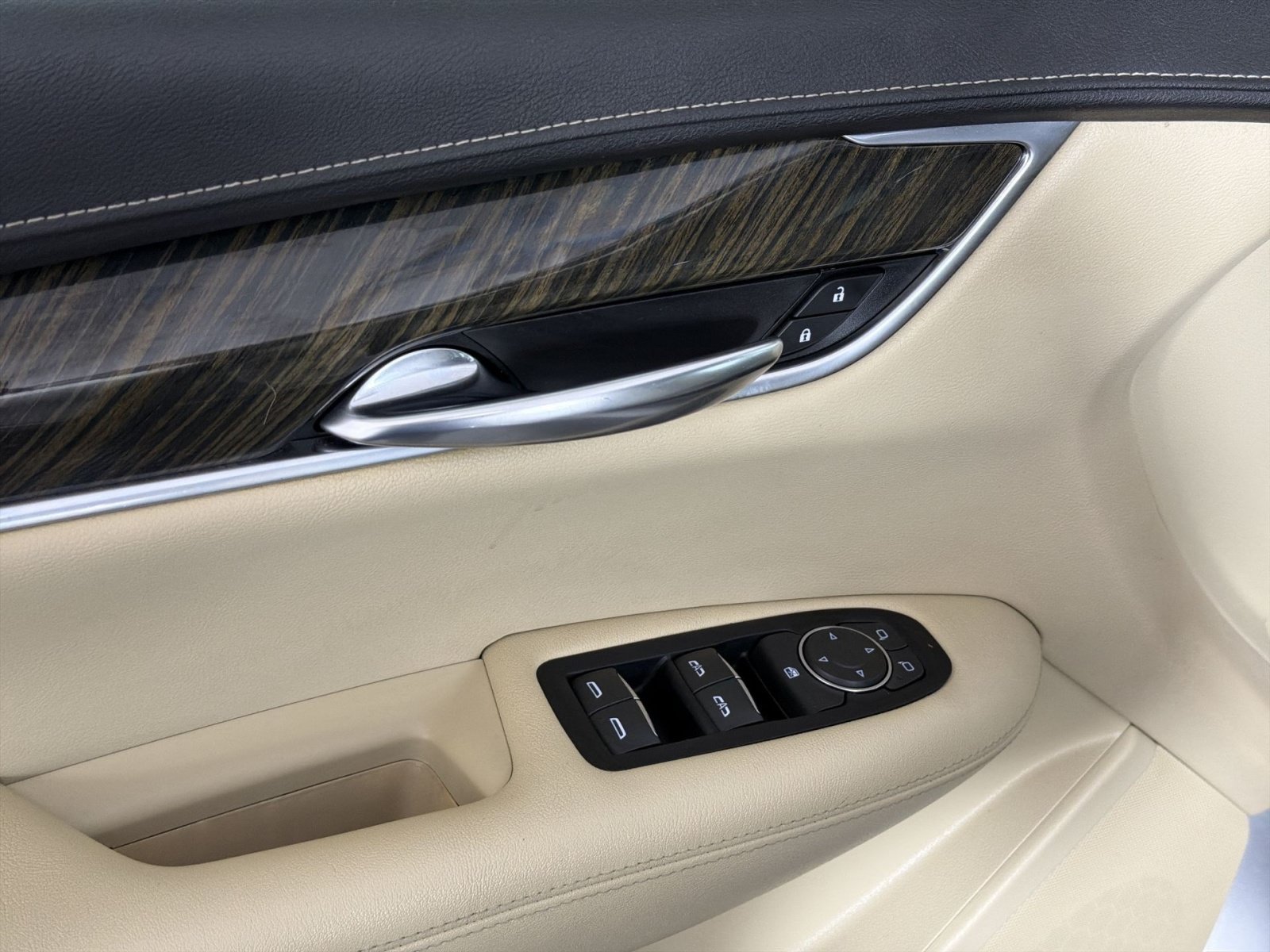 Used 2017 Cadillac XT5 FWD image 15