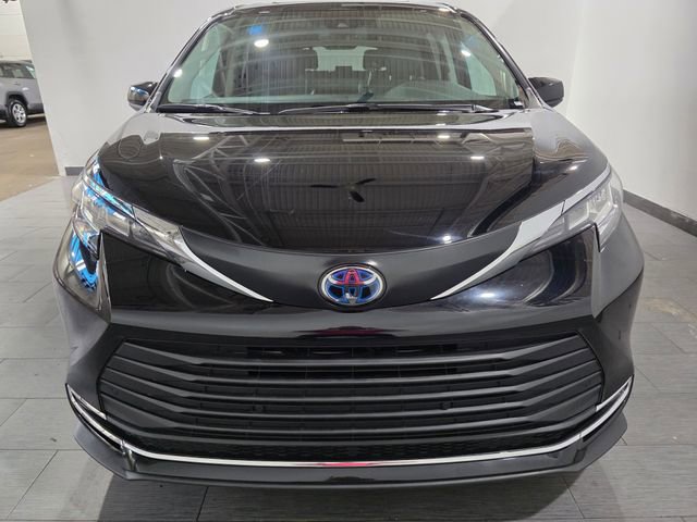 Used 2023 Toyota Sienna XLE FWD image 8