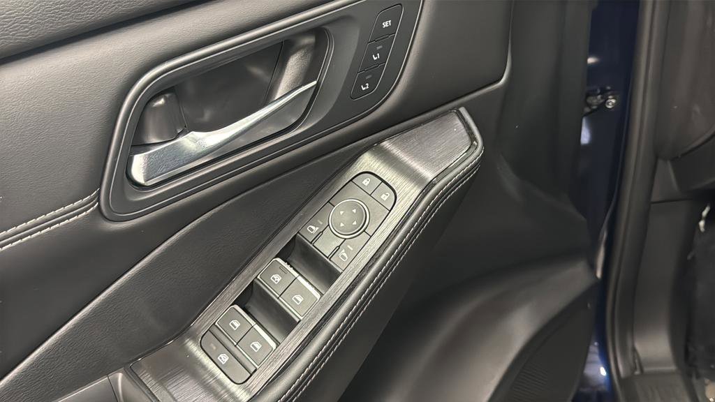 Certified 2025 Nissan Rogue SL w/ SL Premium Package image 35