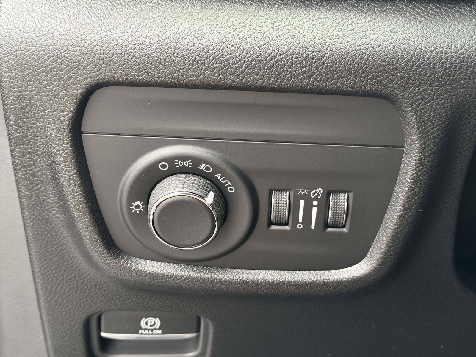 New 2025 Jeep Grand Cherokee L Laredo w/ Luxury Tech Group I AWD/4WD image 9