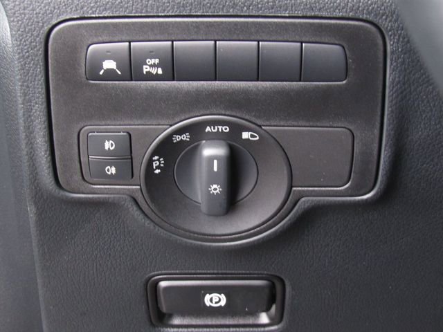 Used 2023 Mercedes-Benz Metris Passenger image 30