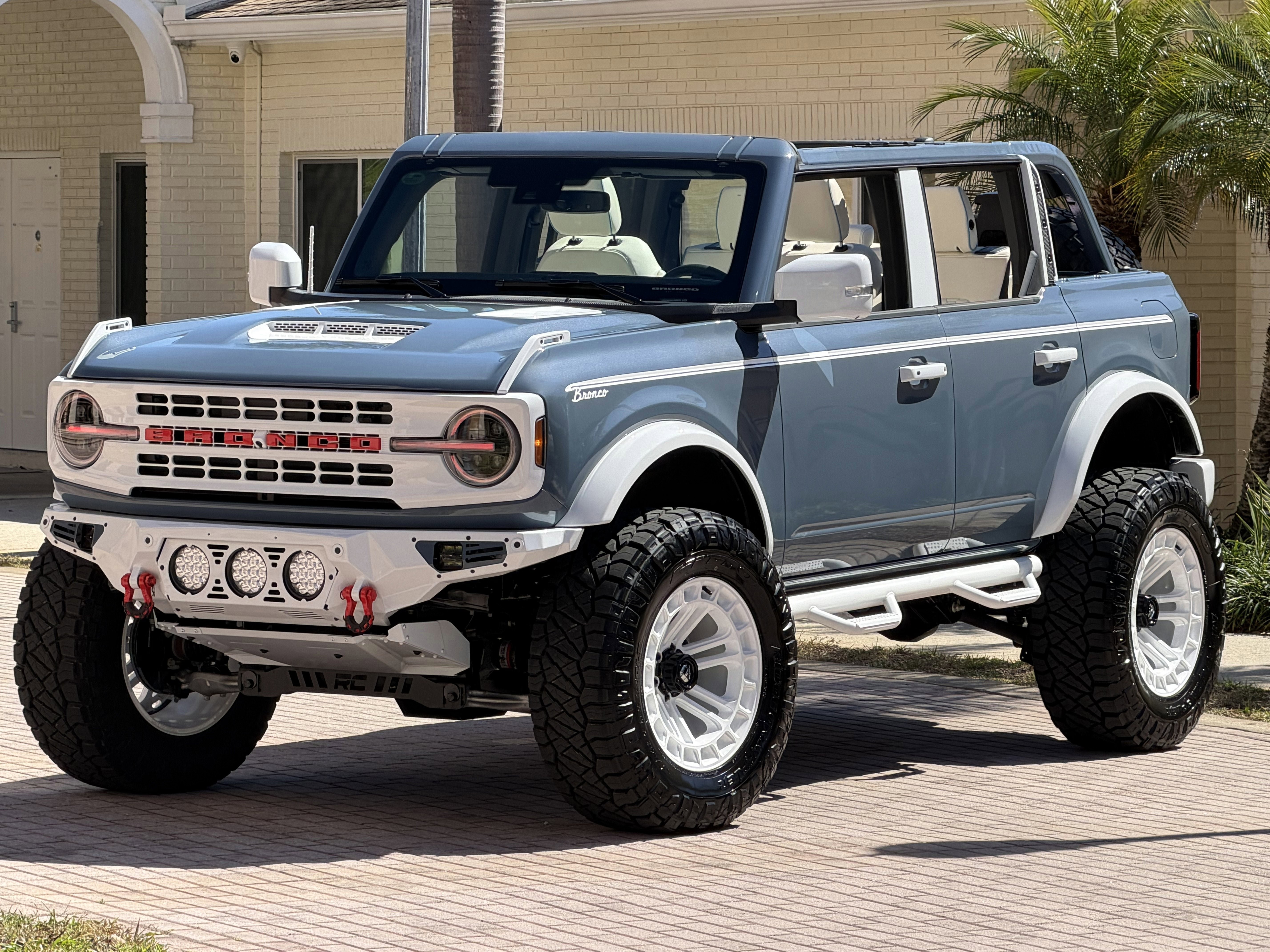 Used 2025 Ford Bronco Outer Banks AWD/4WD image 14