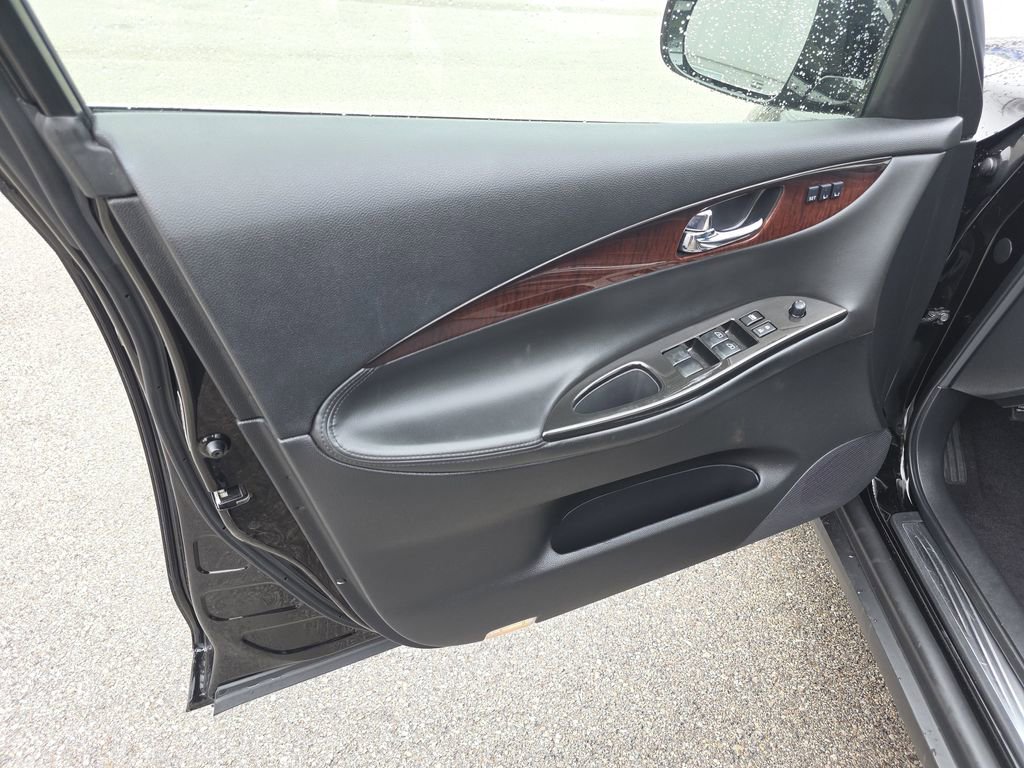 Used 2016 INFINITI QX50 AWD w/ Deluxe Touring Package image 18