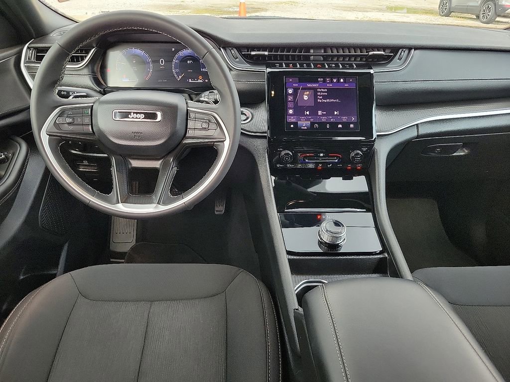 Used 2024 Jeep Grand Cherokee L Laredo image 11