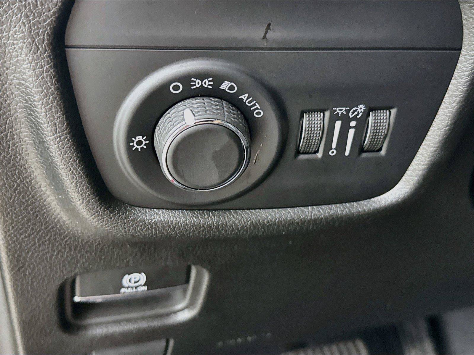 Used 2023 Jeep Grand Cherokee Altitude RWD image 16