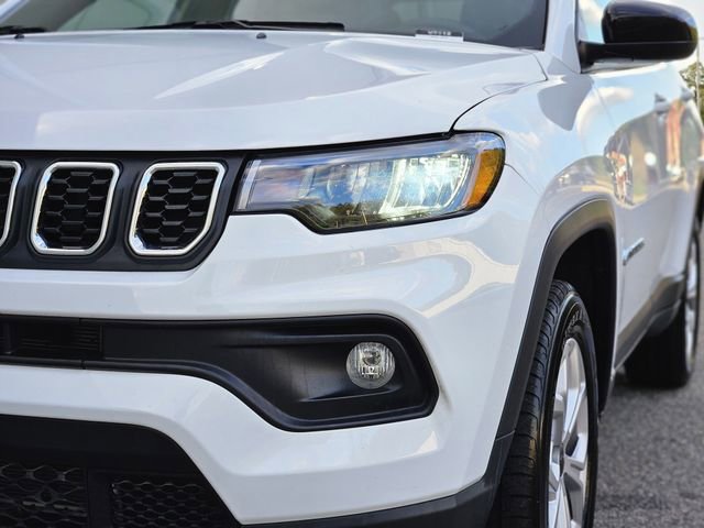 Used 2025 Jeep Compass Latitude AWD/4WD image 9