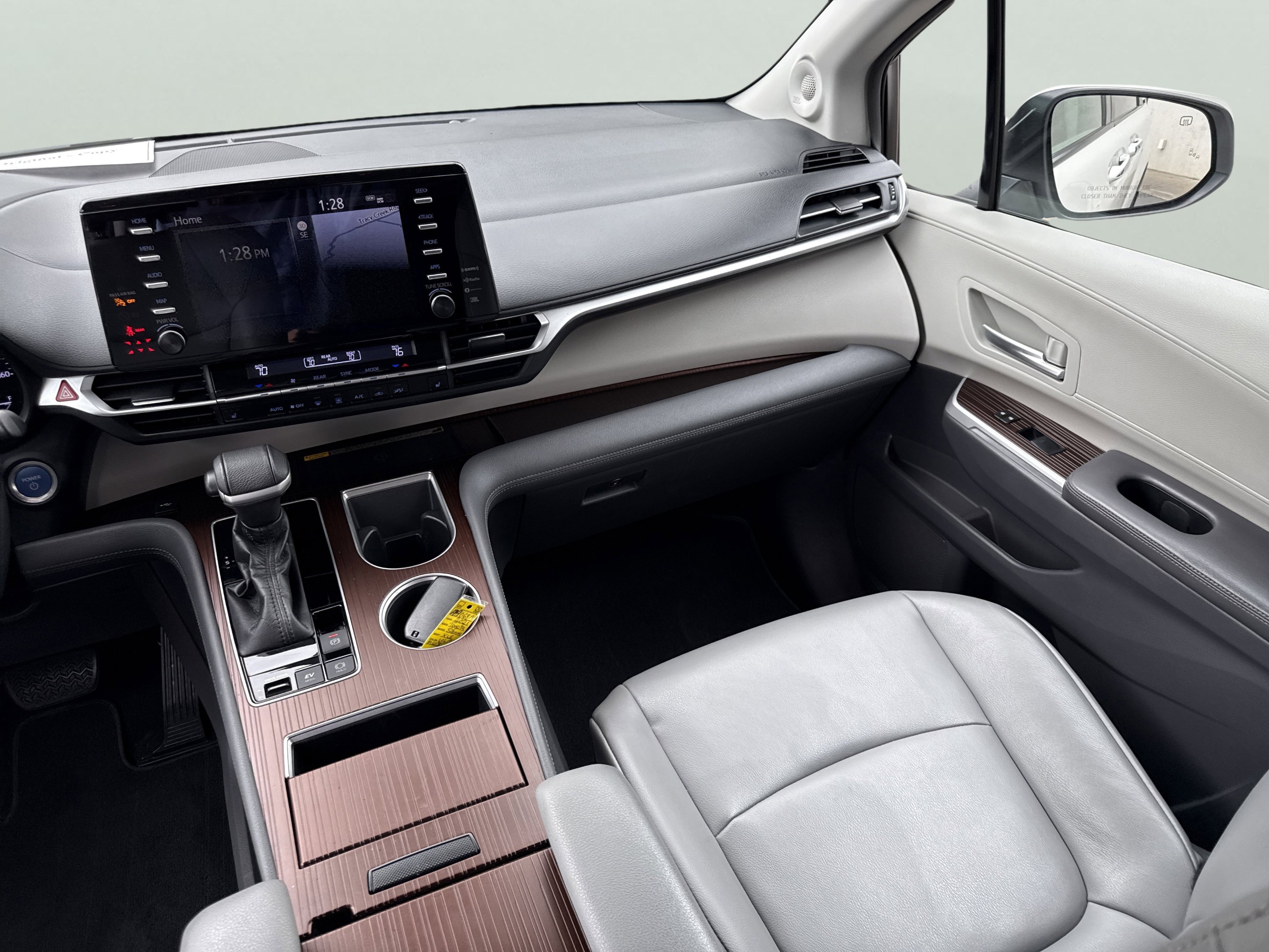 Used 2021 Toyota Sienna XLE w/ XLE Plus Package image 16