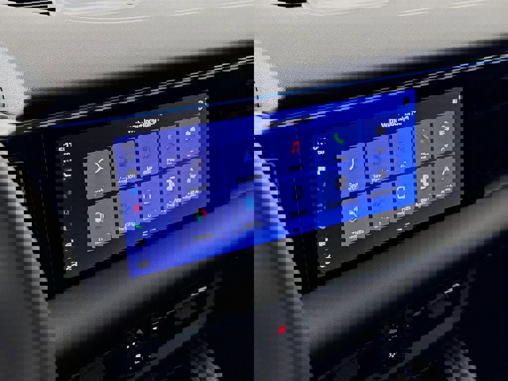 New 2026 Porsche Macan Electric image 18