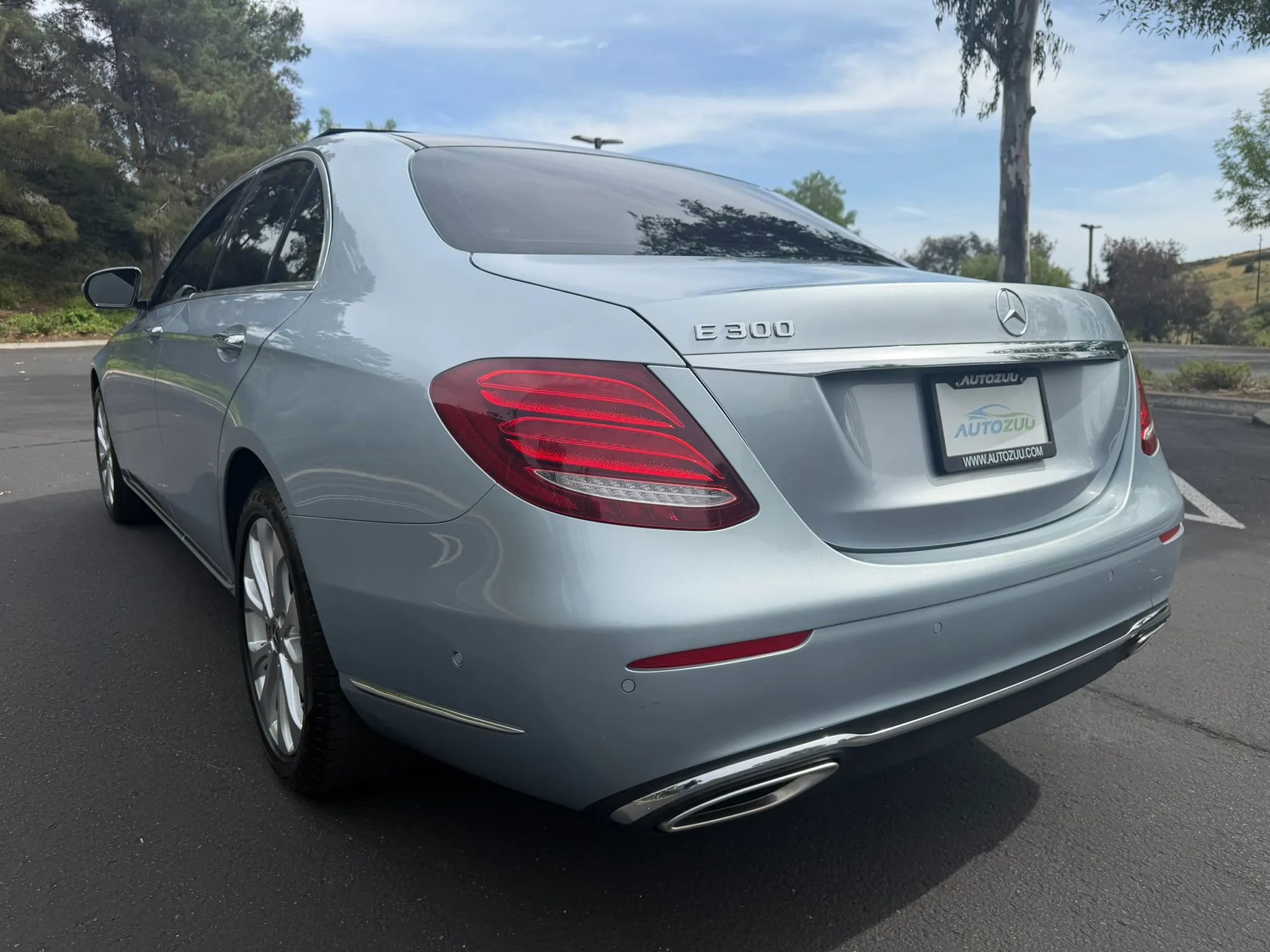 Used 2017 Mercedes-Benz E 300 image 3
