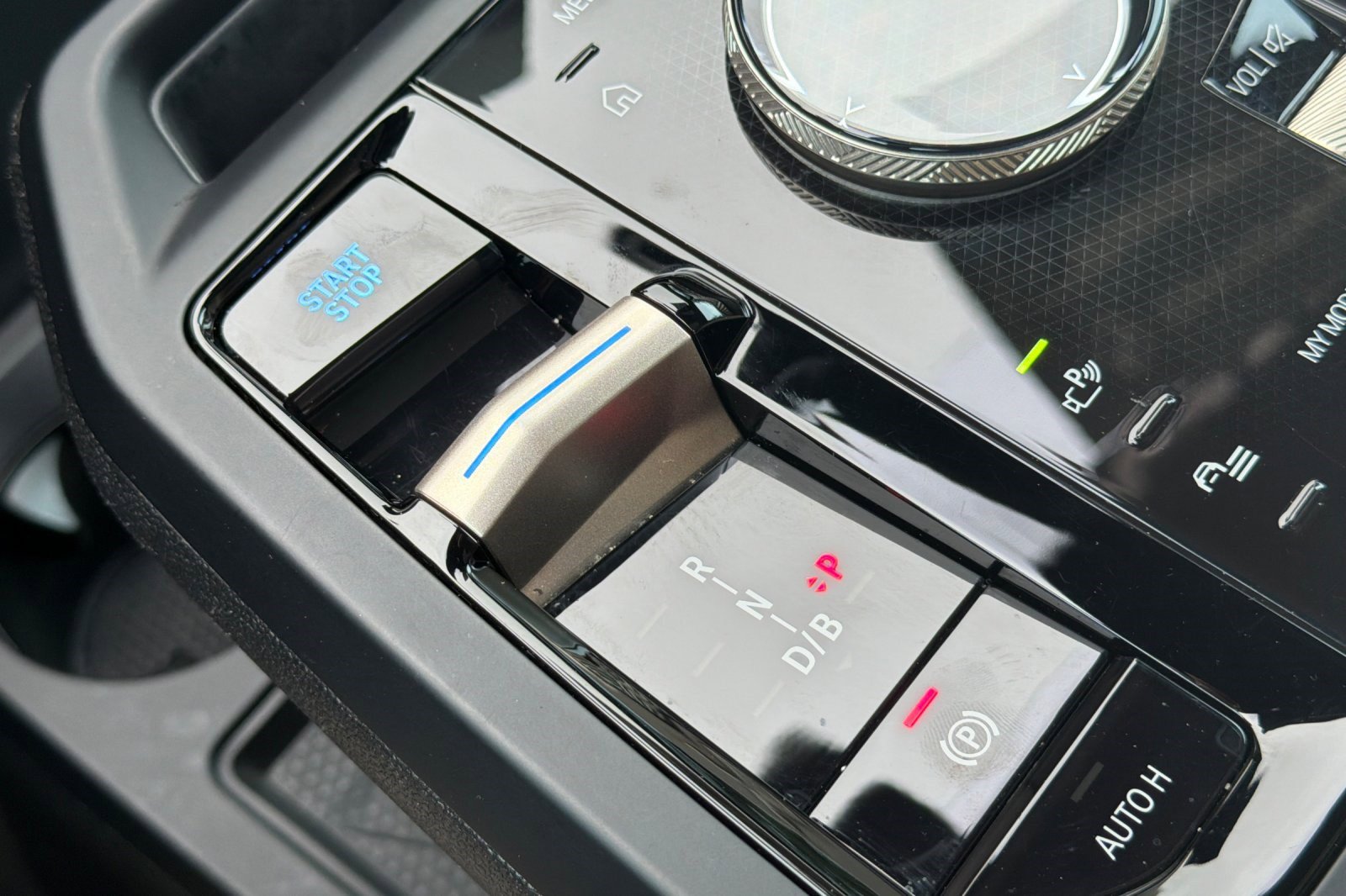 Certified 2023 BMW iX xDrive50 w/ BMW I Signature Blue Package image 28