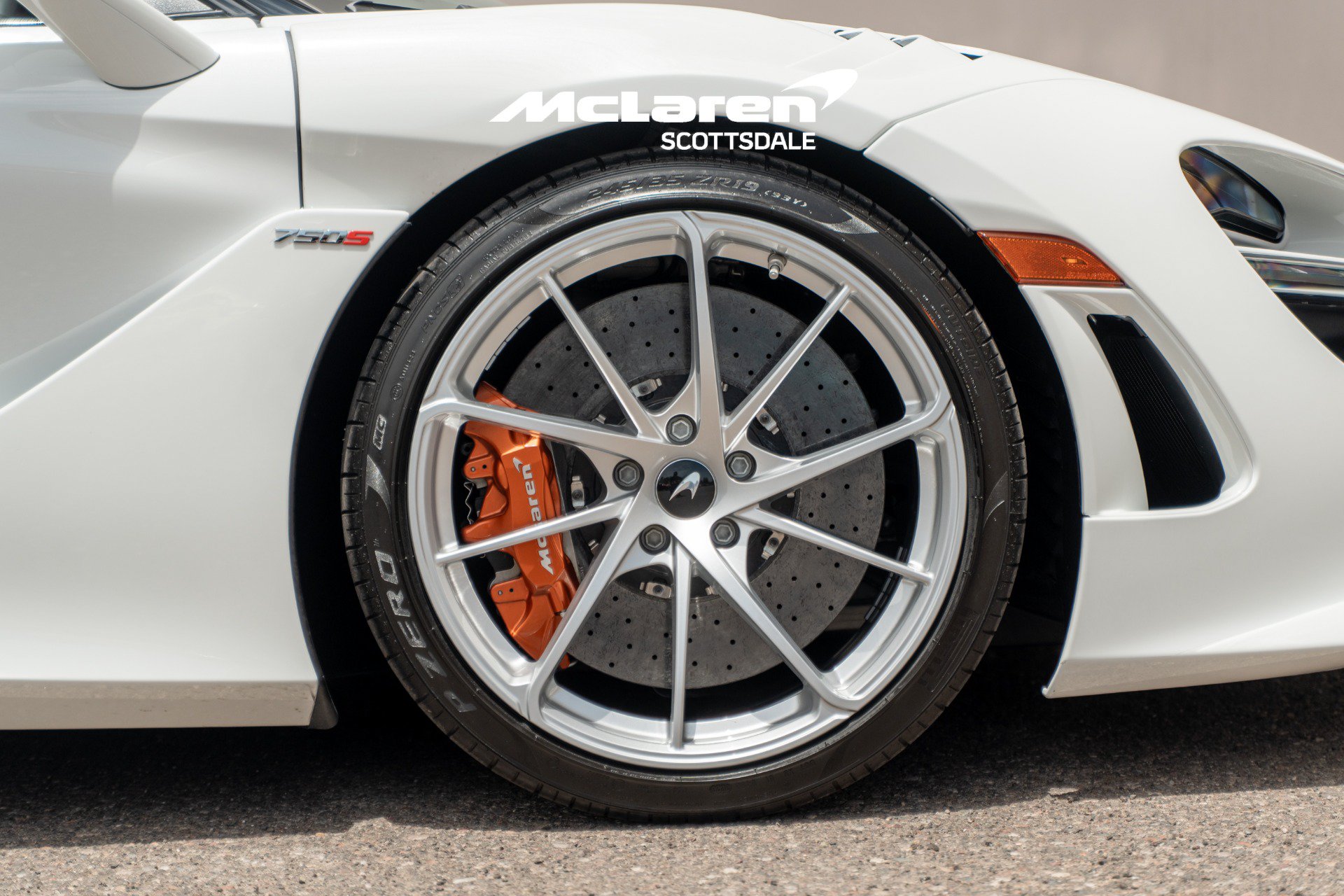 Used 2024 McLaren 750S Spider RWD image 38