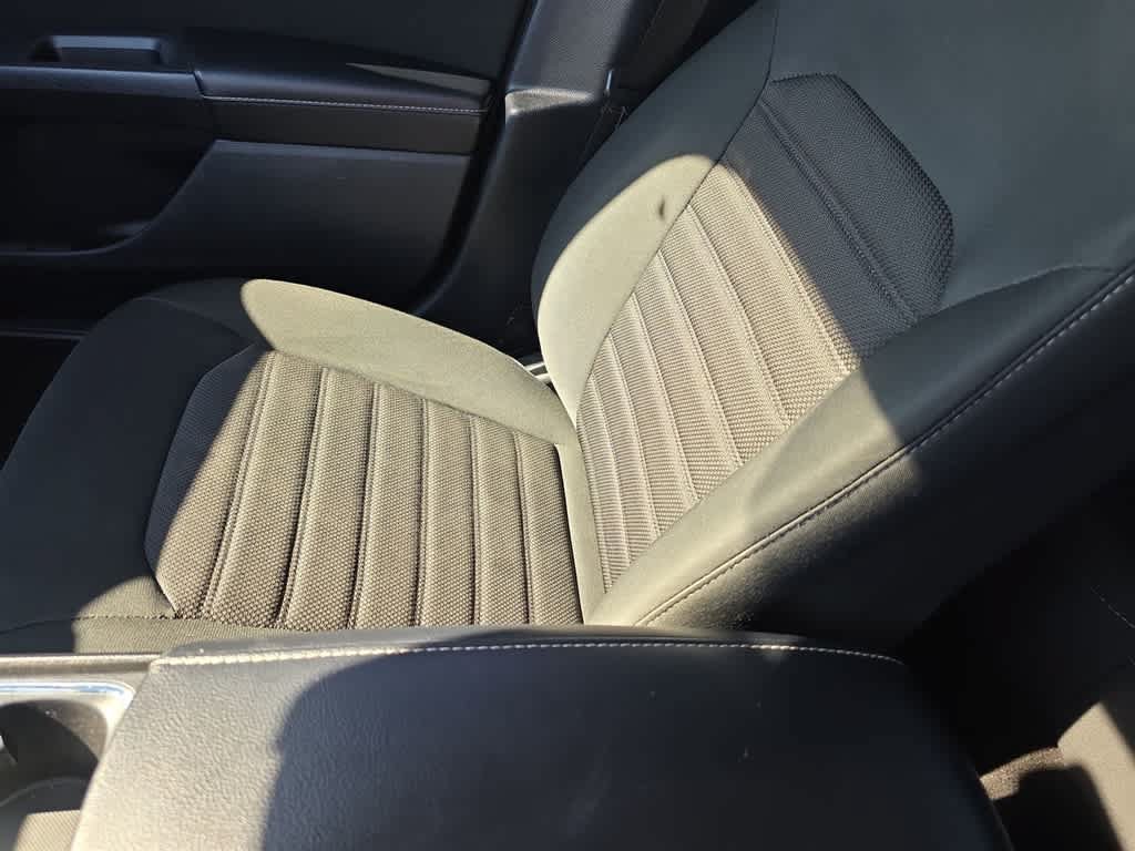 Used 2019 Ford Fusion SE FWD image 25