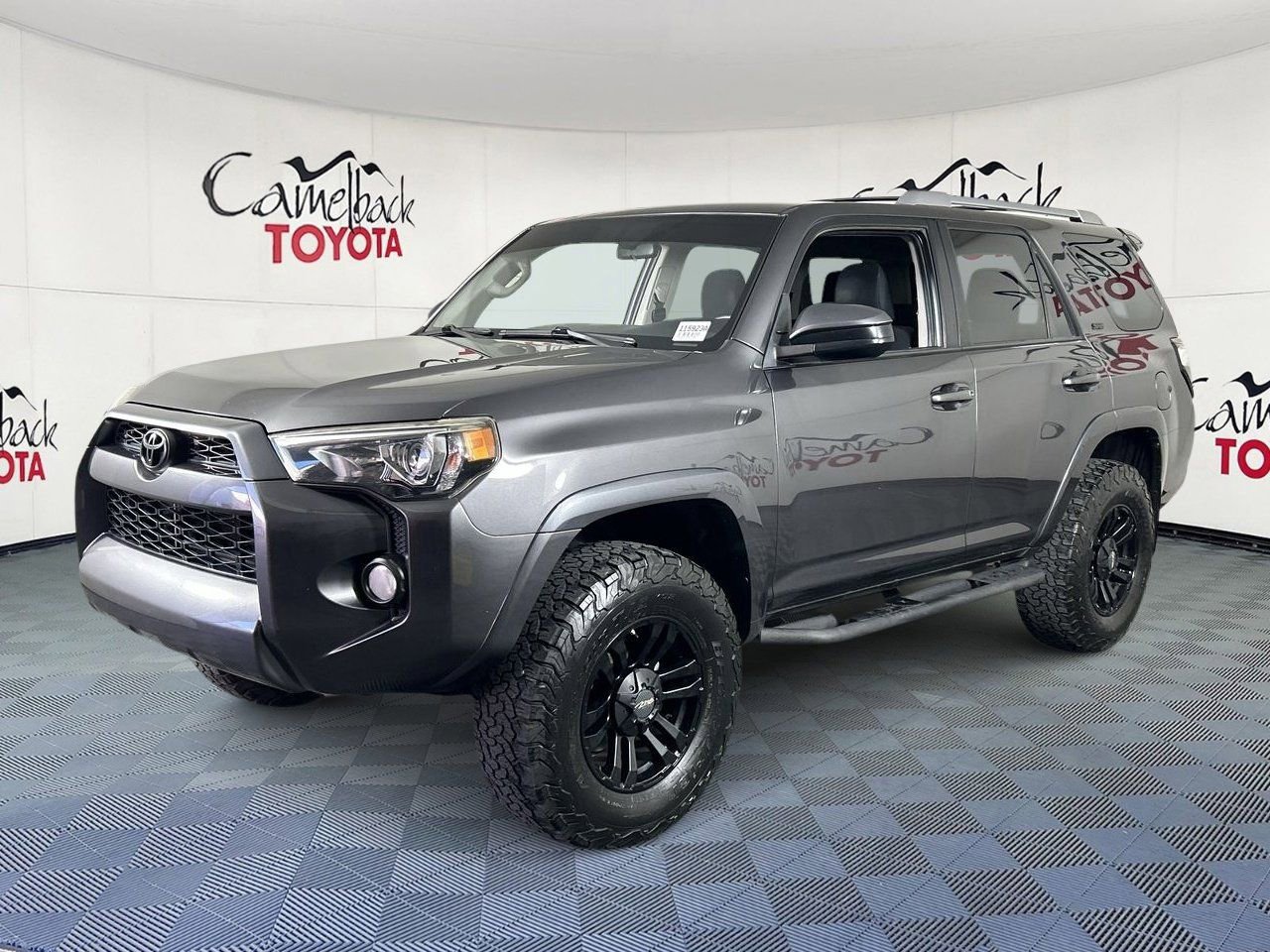 Used 2017 Toyota 4Runner SR5 AWD/4WD image 2