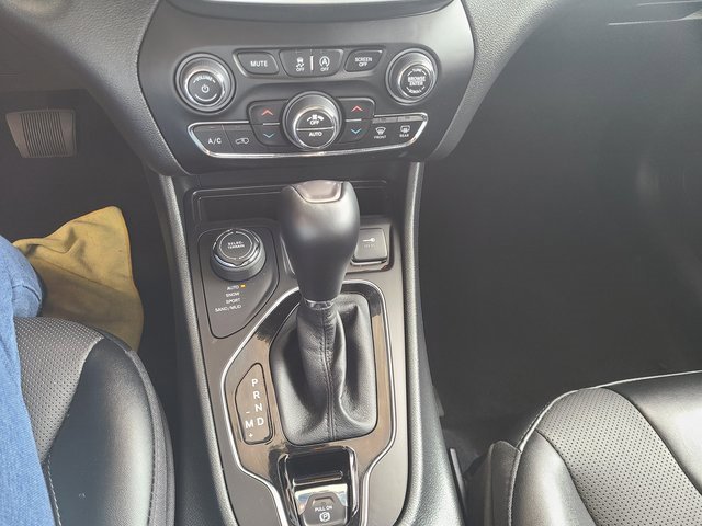 New 2023 Jeep Cherokee Altitude Lux image 11