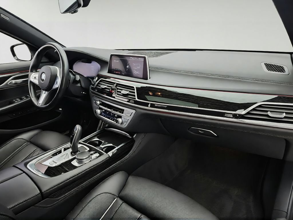 Used 2022 BMW 740i xDrive w/ M Sport Package AWD/4WD image 37