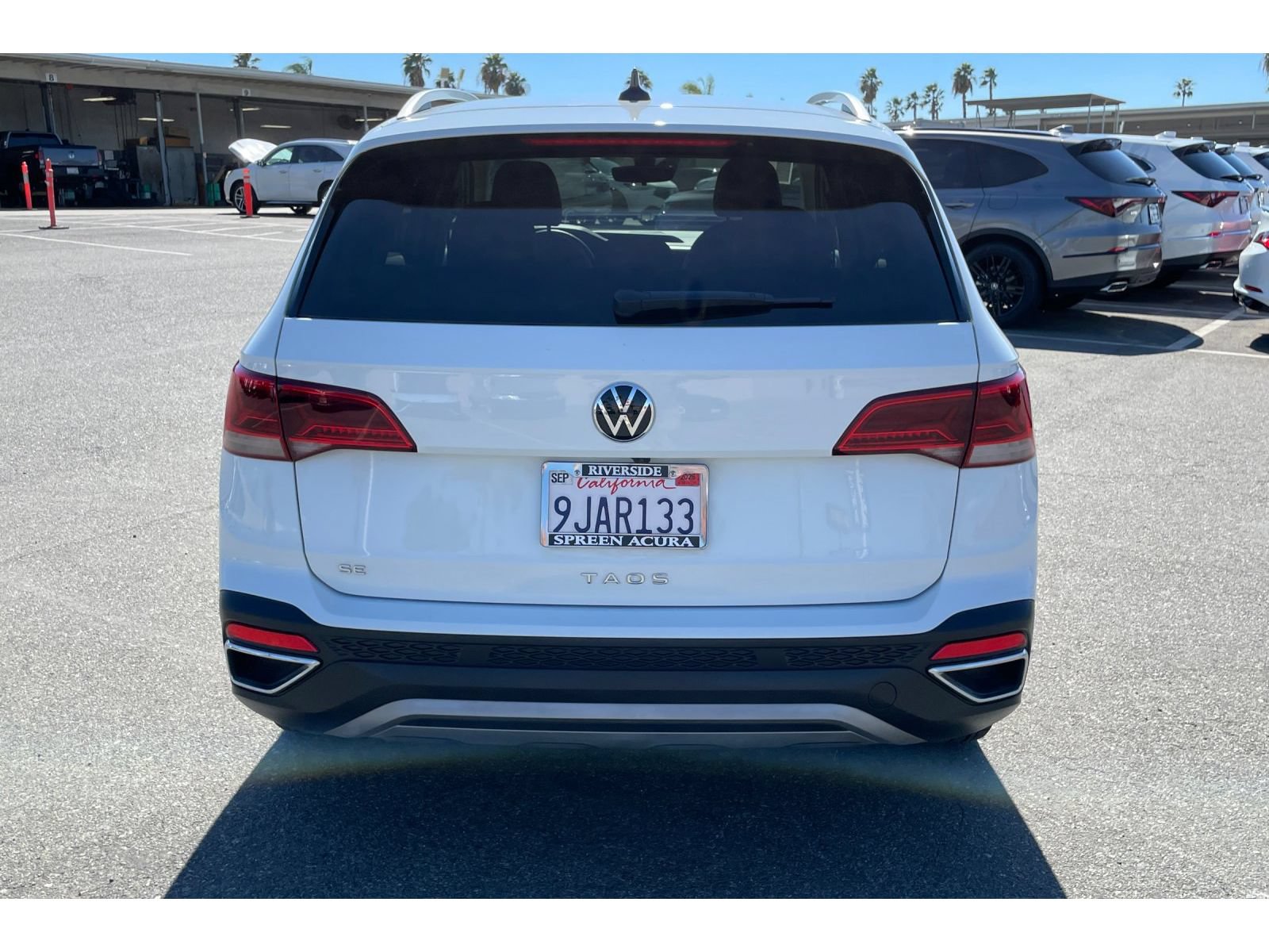 Used 2023 Volkswagen Taos SE w/ Black Wheel Package FWD image 4