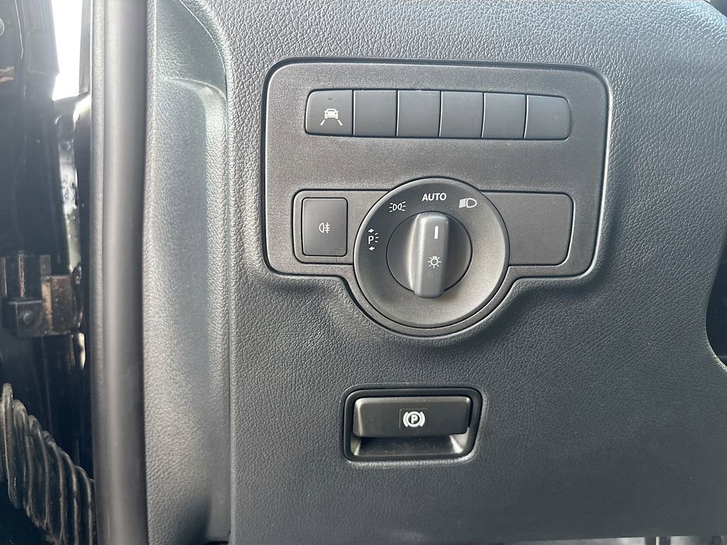 Used 2023 Mercedes-Benz Metris Passenger image 31