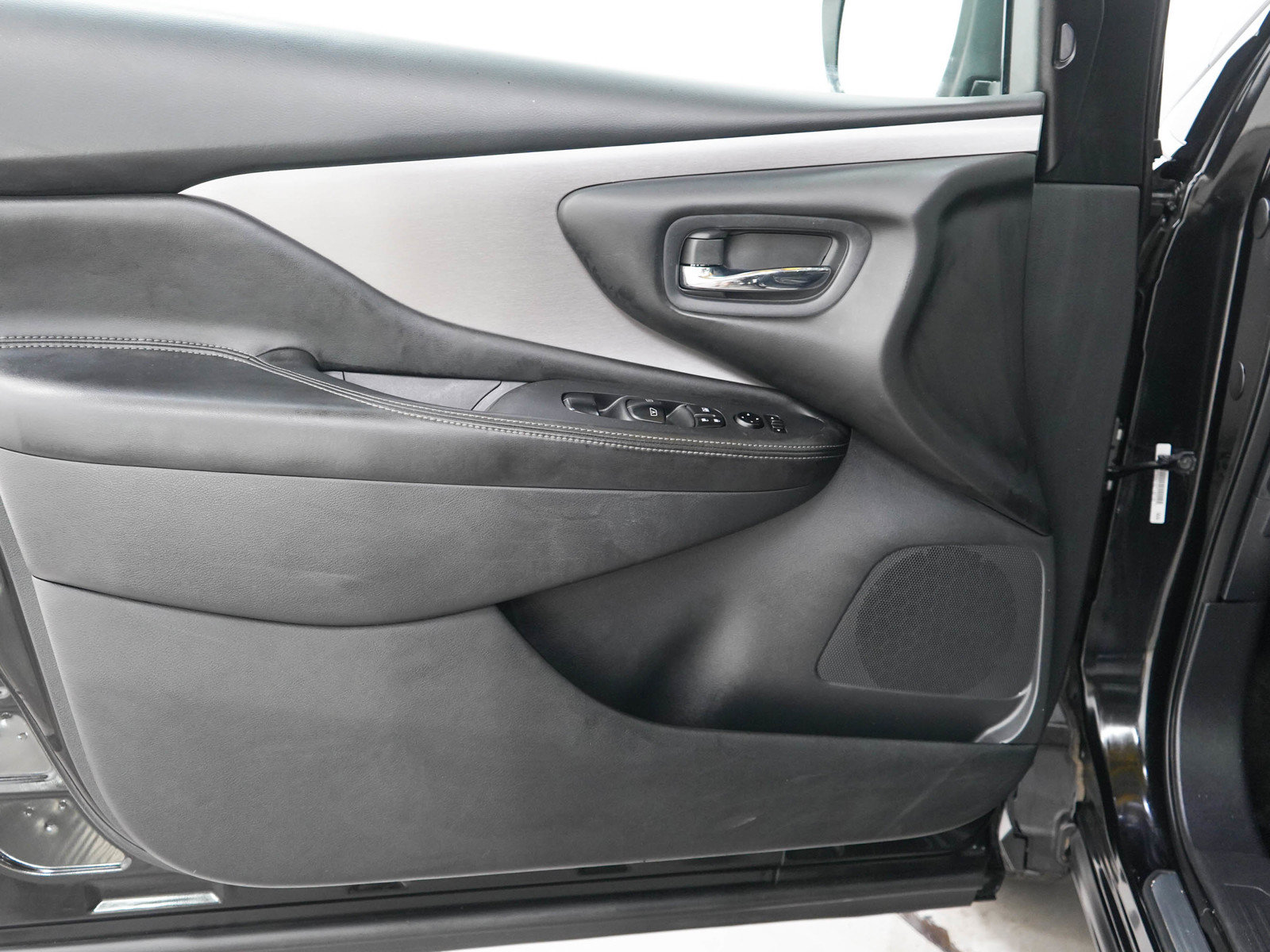 Used 2019 Nissan Murano SV w/ Premium Package AWD/4WD image 18