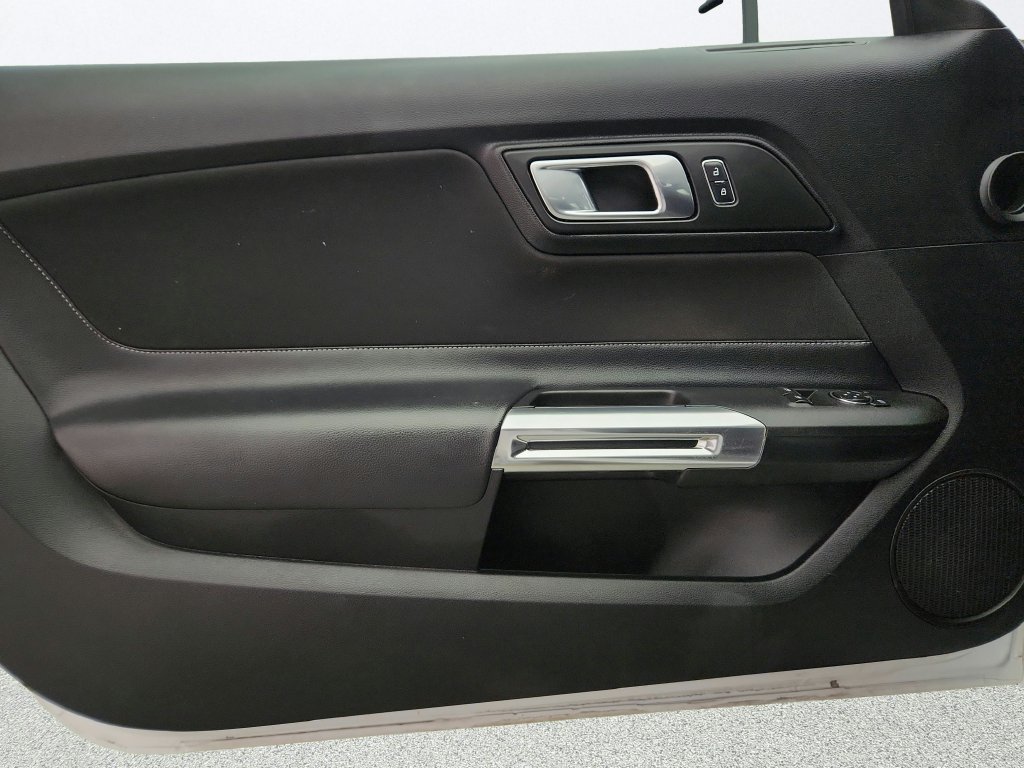 Used 2018 Ford Mustang Coupe RWD image 20