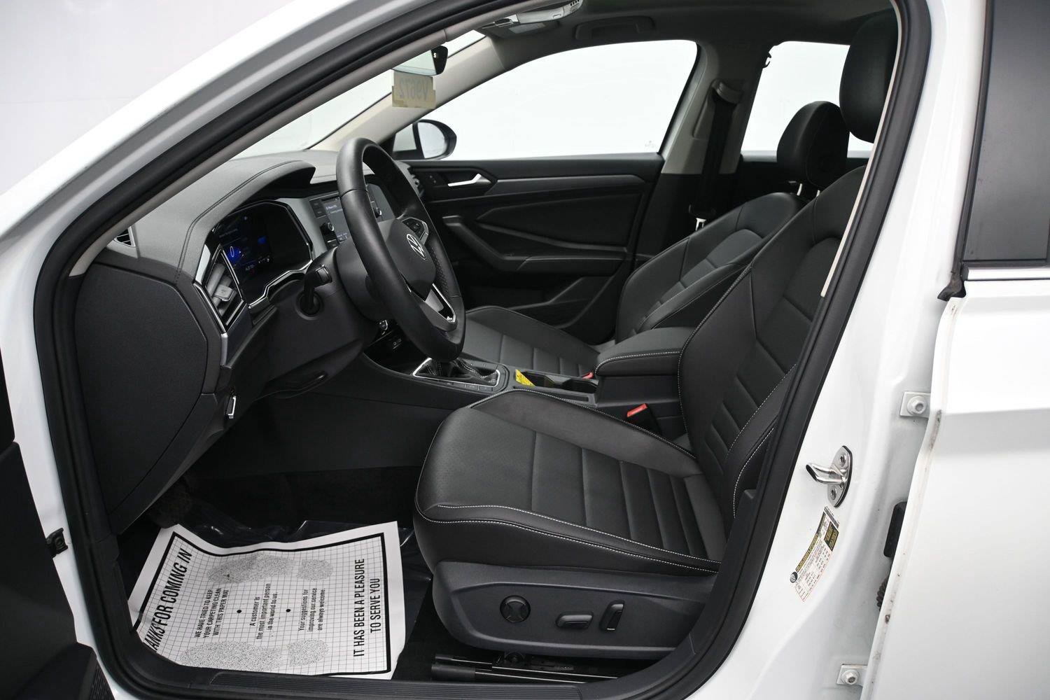 Used 2023 Volkswagen Jetta SE w/ Panoramic Sunroof Package FWD image 6